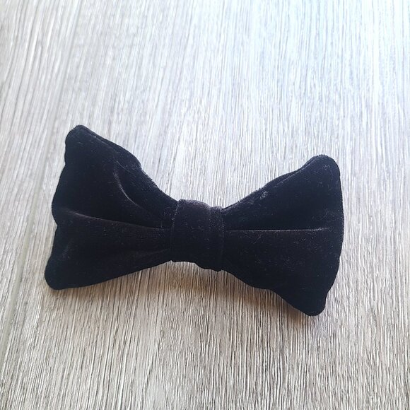 Elegant Clip On Black Velvet Bow Tie - Picture 4 of 7
